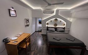 The French Villa Elite